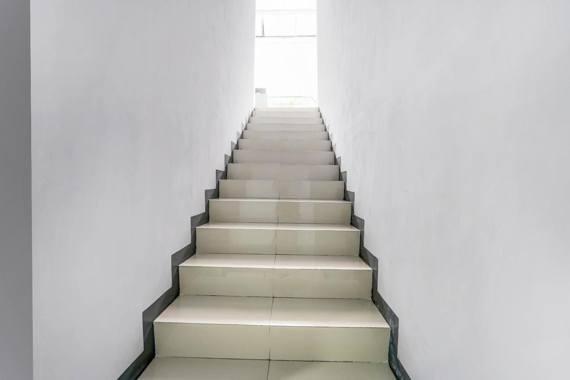 Oyo 90891 Parang Kusumo Residence Krembangan Exterior foto