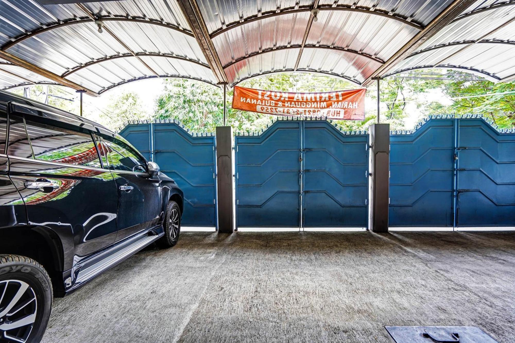 Oyo 90891 Parang Kusumo Residence Krembangan Exterior foto